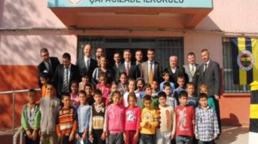 &Ouml;demiş Fenerbah&ccedil;eliler Derneği'nden &Ouml;ğrencilere Bayram Hediyesi