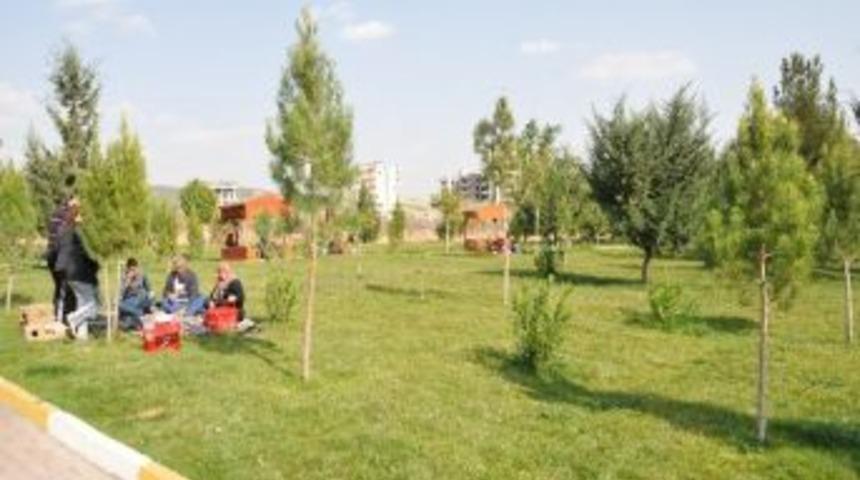 Karak&ouml;pr&uuml; Belediyesi Mesire Alanı Vatandaşlardan Yoğun İlgi G&ouml;r&uuml;yor