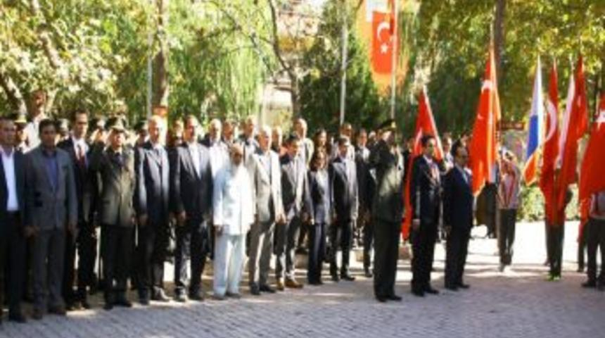 Gülnar'da 29 Ekim Törenleri Çelenk Sunumu Ile Başladı