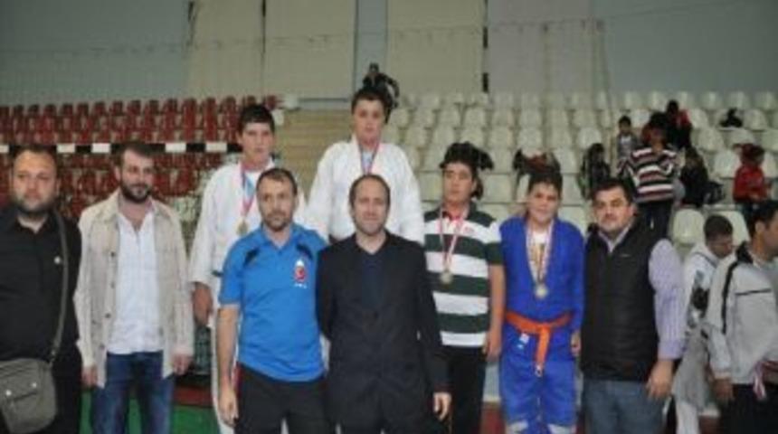 Minik Judocular, Cumhuriyet Kupası'nda Yarıştı