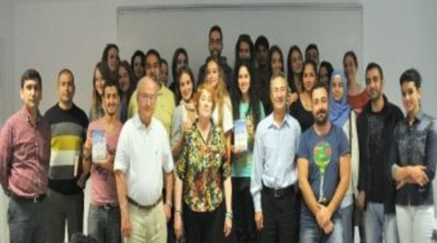 &Ouml;d&uuml;ll&uuml; Amerikalı Yazar İzmir &Uuml;niversitesi&rsquo;nde