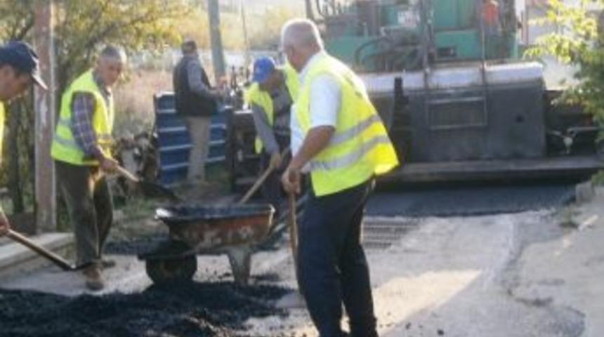 İzmit&rsquo;te Yollar Asfaltlanıyor