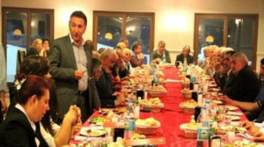 Başkan Saka, K&ouml;y Ve Mahalle Muhtarları İle Yemekte Bir Araya Geldi