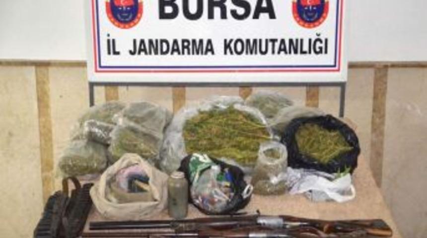 Jandarma Mustafakemalpaşa&rsquo;da 12 Kilo Uyuşturucu Ele Ge&ccedil;irdi