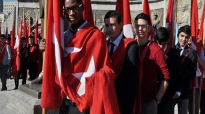 Ganalı &Ouml;ğrencinin Bayrak Gururu