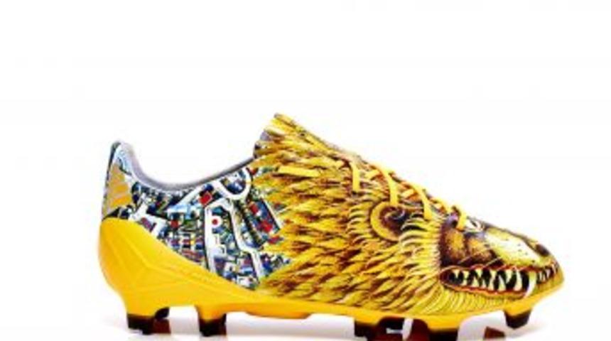 D&uuml;nyada Sınırlı Sayıda &Uuml;retilen Adidas Kramponları T&uuml;rkiye'de