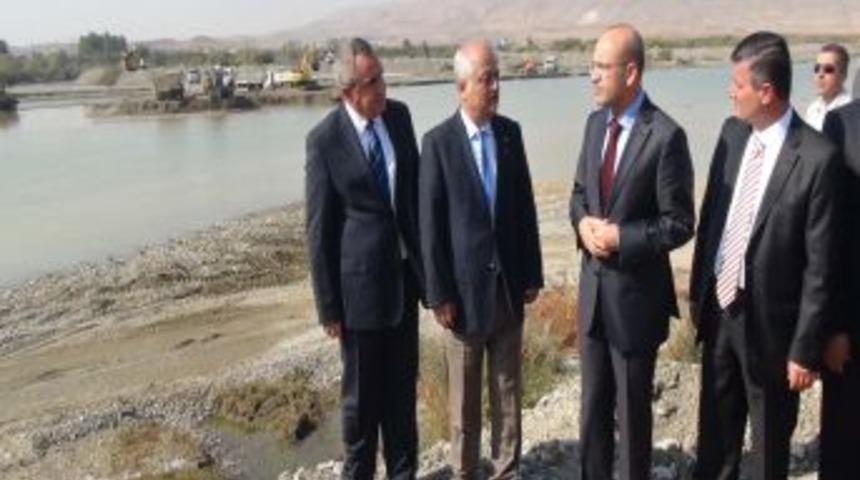 Bakan Şimşek, Batman &Ccedil;ayı Islah Projesi &Ccedil;alışmalarını Inceledi