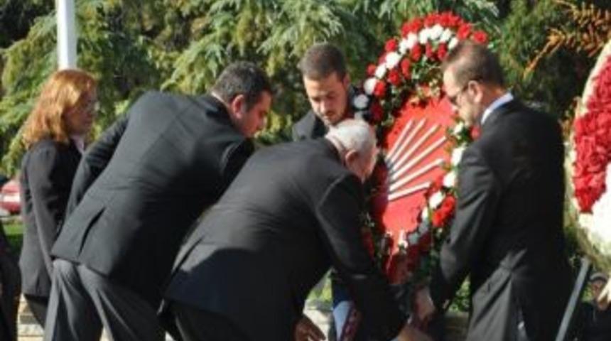 Chp, Add Ve İş&ccedil;i Partisi Atat&uuml;rk Anıtı&rsquo;na &Ccedil;elenk Bıraktı