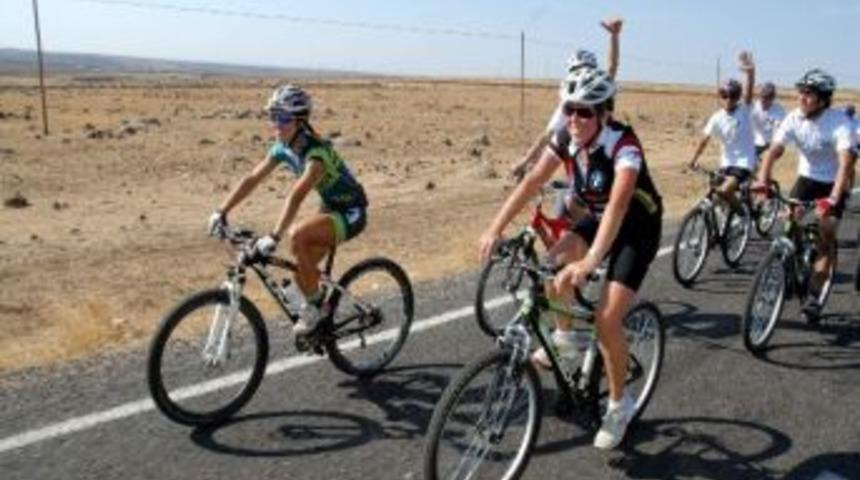 Siverek&rsquo;te Cumhuriyet Bisiklet Turu D&uuml;zenlendi