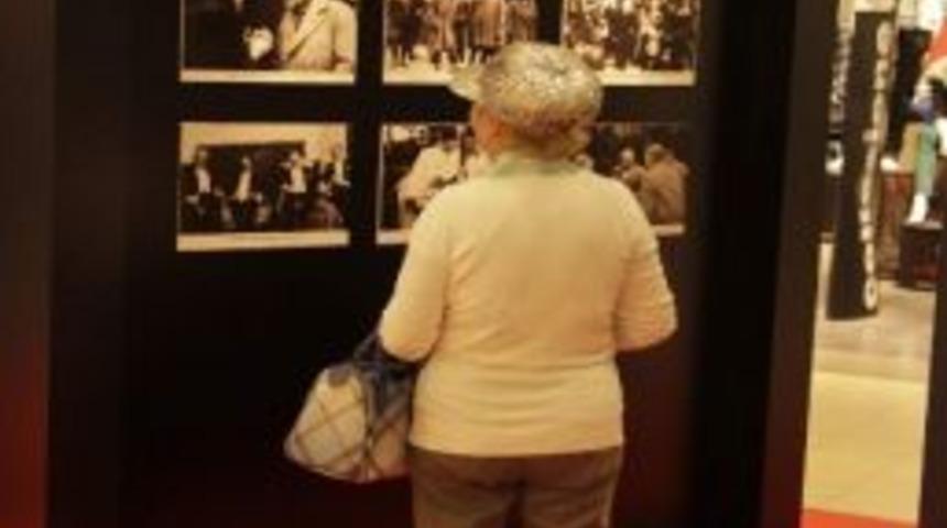 Avm'de Atat&uuml;rk Fotoğrafları Sergisi