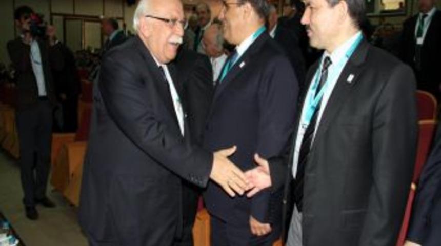 &Uuml;niversitelerarası Kurul Toplantısı'na Bakan Nabi Avcı'nın Esprileri Damga Vurdu