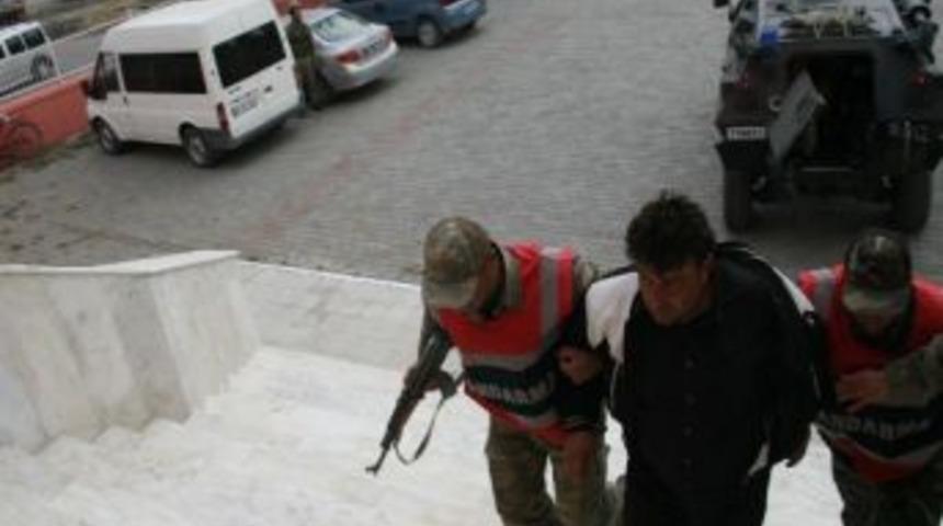 Aracı İ&ccedil;inde Yakılan Şahsın Katil Zanlıları Adliyede