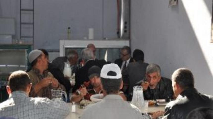 Sendikal Haklarına Kavuşan İş&ccedil;iler Yemek Verdi