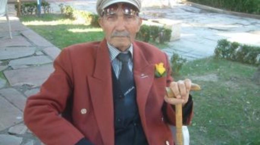 Burhaniye’de Şakir Dedenin Sarıgül Tutkusu