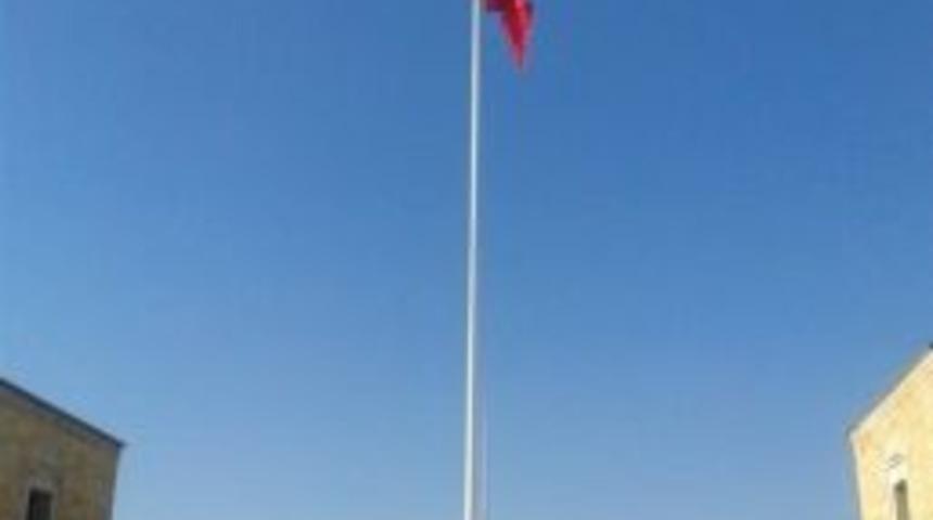 Anıtkabir&rsquo;deki 63 Yıllık Bayrak Direği Yenilendi