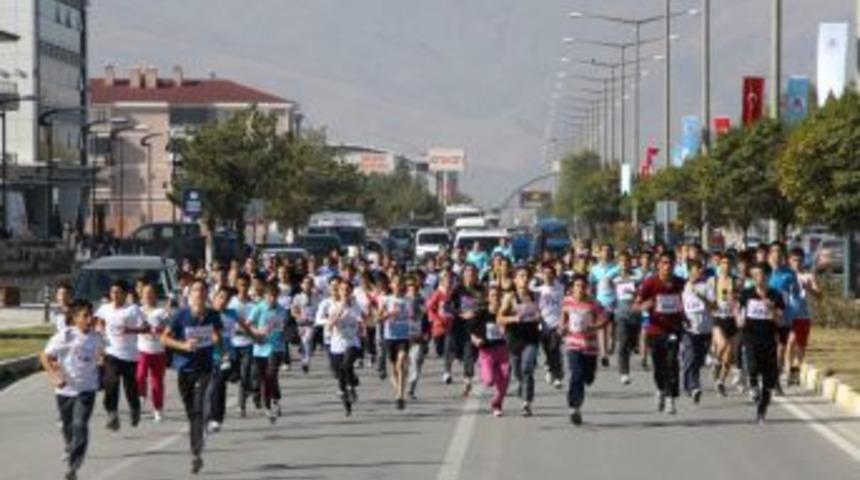 &Ouml;ğrenciler Cumhuriyet I&ccedil;in Koştu