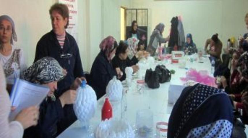 Afyonkarahisar'da Geri D&ouml;n&uuml;ş&uuml;m At&ouml;lyesi Meyvelerini Vermeye Başladı