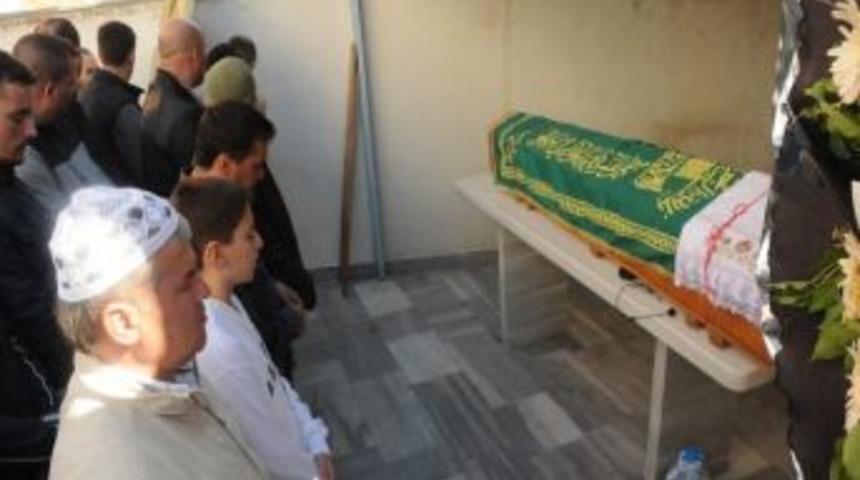 İki Kişinin &Ouml;ld&uuml;ğ&uuml; Yolda Fabrika İş&ccedil;ilerinden Eylem