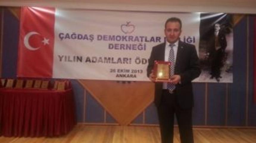 &Ccedil;ağdaş Demokratlar Birliği Tarafından Yıldız&rsquo;a &Ouml;d&uuml;l