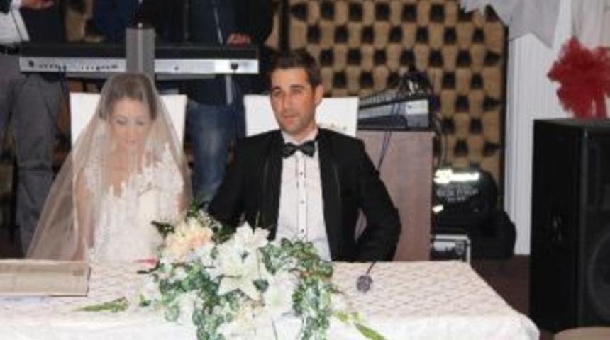 Kaynarca Belediye Başkanı Zeynur &Ouml;zel Kızını Evlendirdi