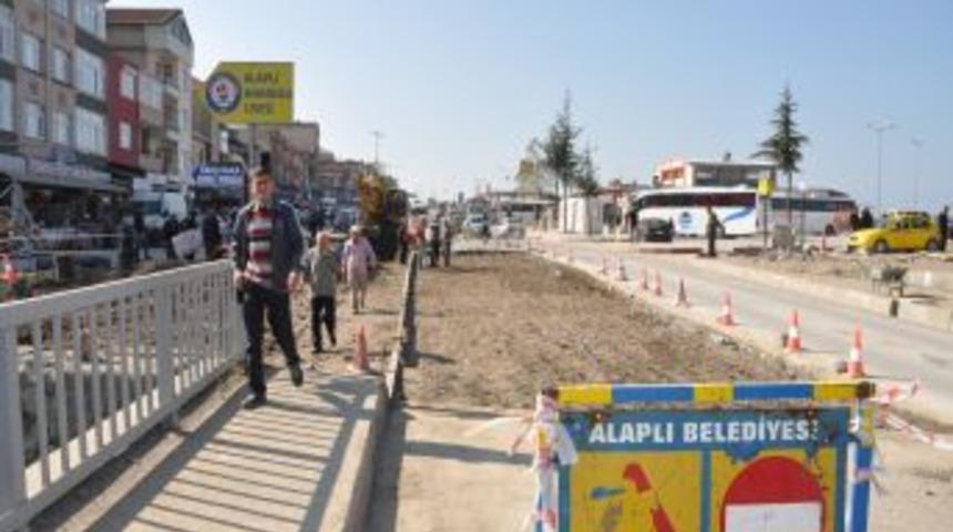 Alaplı'da Karşıyaka Yolu Yeniden Yapılıyor