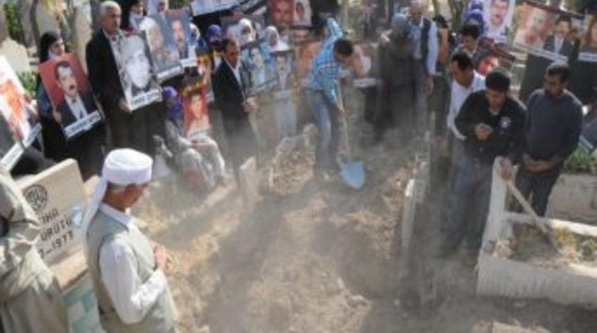 G&uuml;&ccedil;l&uuml;konak&rsquo;taki Kazıda Bulunan Kemikler Ailelerine Teslim Edildi