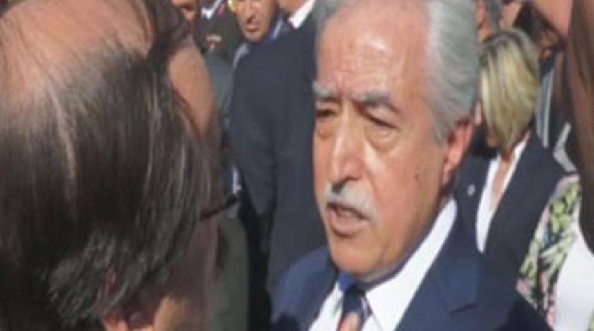 29 ekim t&ouml;reninde bayrak krizi