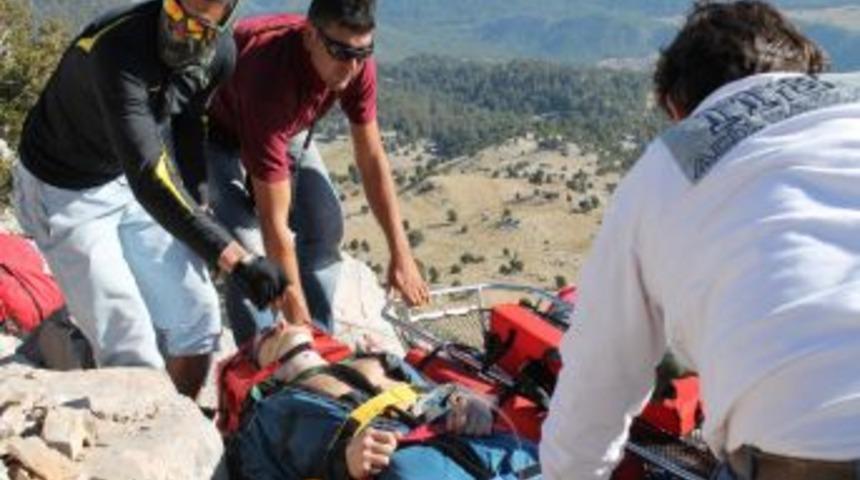 İsvi&ccedil;reli Pilot 200 Metreden Kayalıklara D&uuml;şt&uuml;