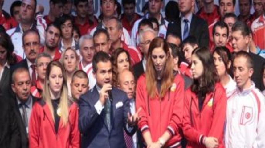 Bakan Kılı&ccedil;, Uluslararası Organizasyonlarda Dereceye Giren 200 Sporcuya &Ouml;d&uuml;llerini Verdi