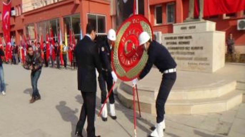 Hakkari&rsquo;de Cumhuriyet Bayramı Kutlanıyor
