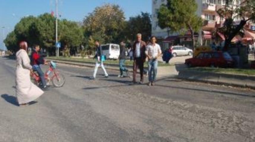 Lapseki’de Öğrenci Servisi Sıkıntısı