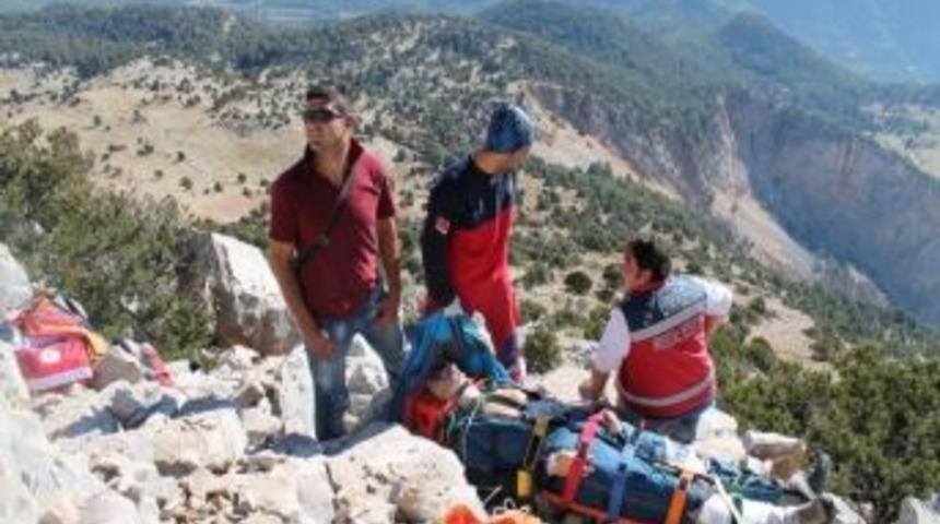İsveçli turist 150 metreden yere çakıldı