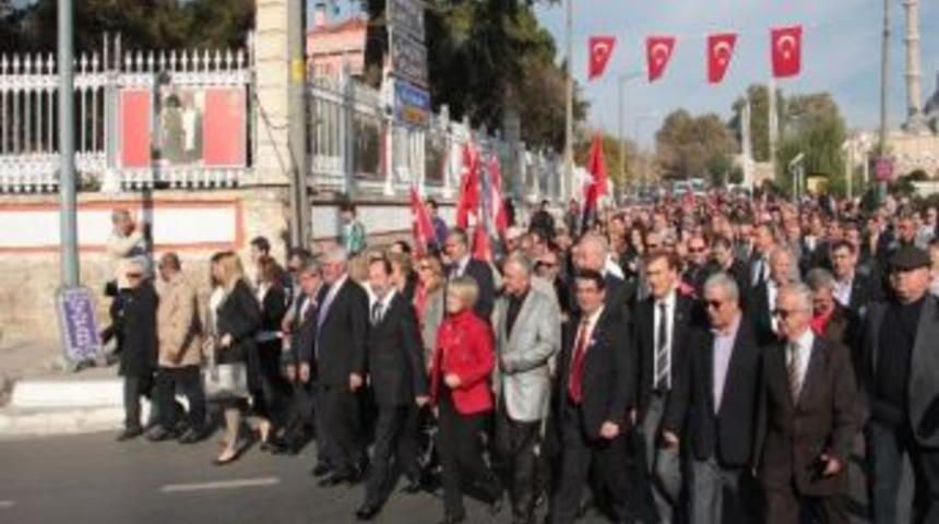 Edirne'de Chp'den Cumhuriyet Y&uuml;r&uuml;y&uuml;ş&uuml;
