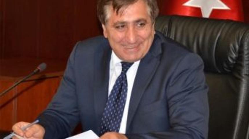 Vali İzzettin K&uuml;&ccedil;&uuml;k&rsquo;ten Cumhuriyet Bayramı Mesajı