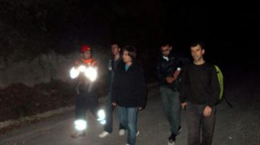 Dağlık Alanda Mahsur Kalan &Ouml;ğrencileri Afad Kurtardı