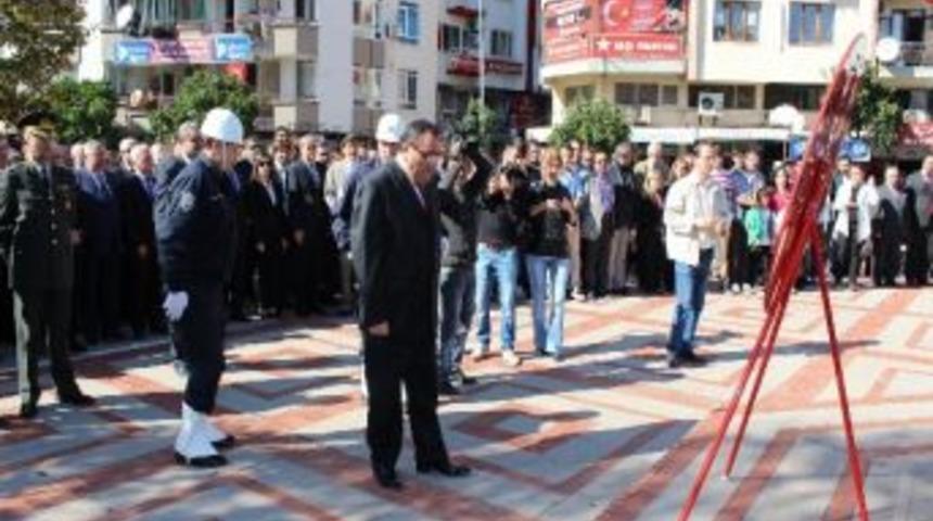 &lsquo;29 Ekim&rsquo; &Ccedil;elenk Sunularak Kutlanmaya Başlandı