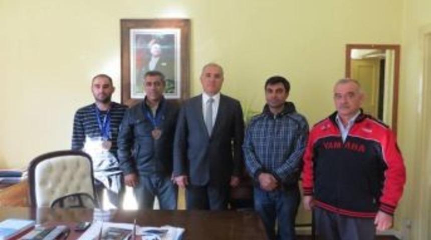 Sorgun İl&ccedil;e Kaymakamı Levent Kılı&ccedil;, Motokros&ccedil;uları Tebrik Etti