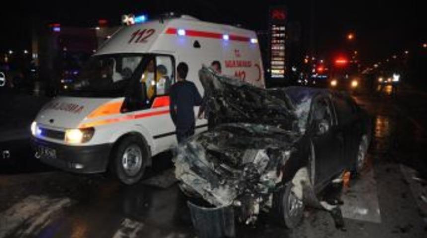 Edirne'de Trafik Kazası: 2 &Ouml;l&uuml;, 4 Yaralı