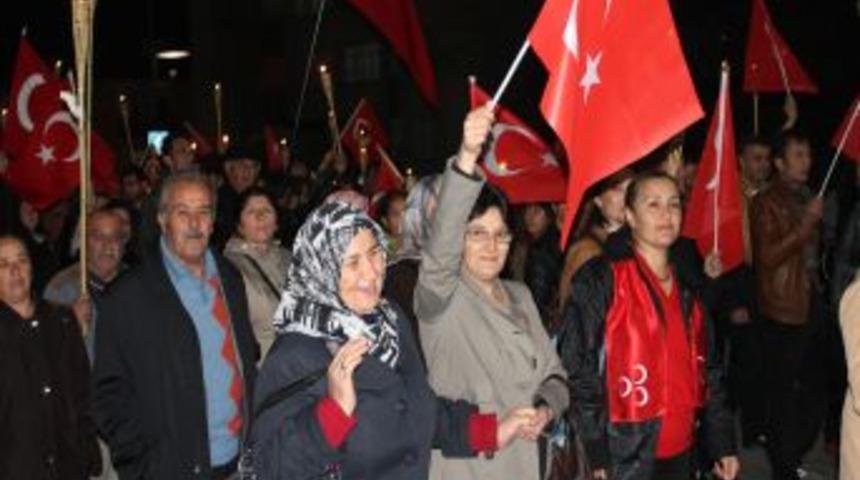 Cumhuriyet Y&uuml;r&uuml;y&uuml;ş&uuml;ne &Ccedil;ok Sayıda Kişi Katıldı