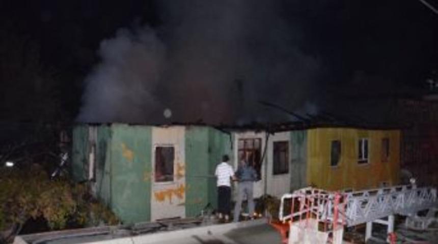 Kargı&rsquo;da Yangın: 2 Ev Ve 1 Samanlık K&uuml;l Oldu