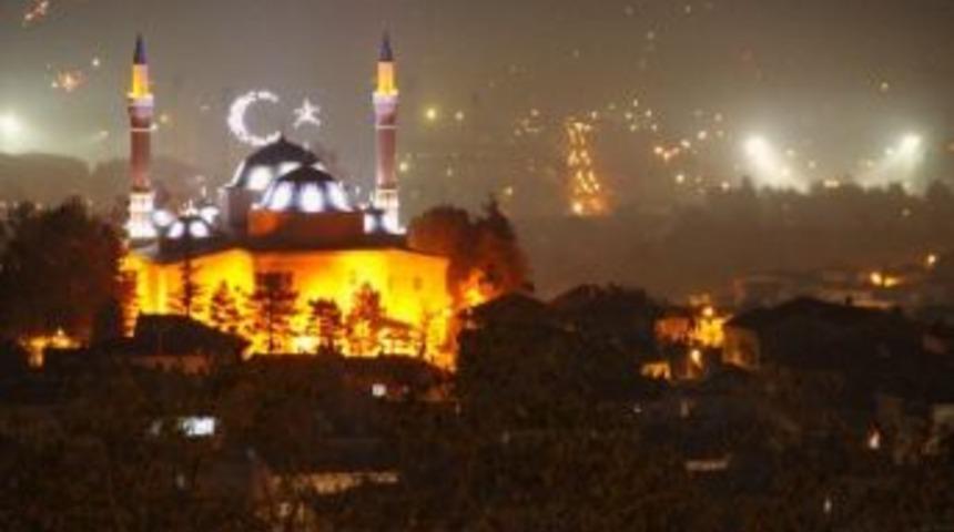 Bursa'da Camiye Ay Yıldızlı Mahya Asıldı