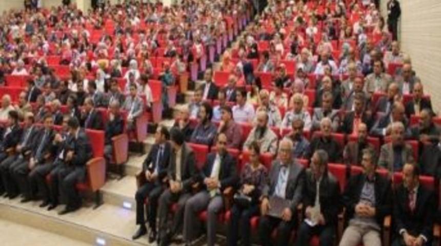 Gazeteci - Yazar Senai Demirci Konferansa Katıldı