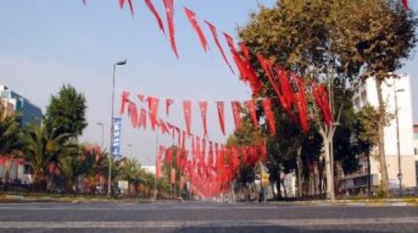 29 Ekim Kutlamaları Nedeniyle Vatan Caddesi Trafiğe Kapatıldı