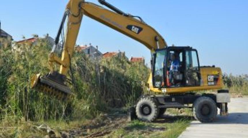 İZSU D&ouml;rt G&uuml;nl&uuml;k Dere Temizliğini 5 Saate Indirdi