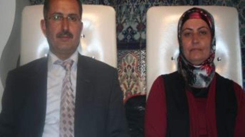 8 Yıl &Ouml;nce Boşanan Evli &Ccedil;ift, &Ccedil;ocukları I&ccedil;in Tekrar Nikah Masasına Oturdu