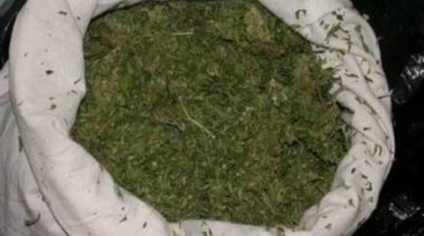 &Ouml;demiş'te Polisten Uyuşturucu Operasyonu