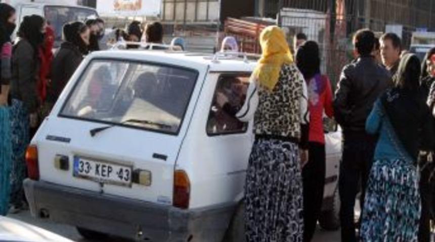 Mersin Halinde &Ccedil;alışan Kadınlar Eylem Yaptı, Zammı Kaptı