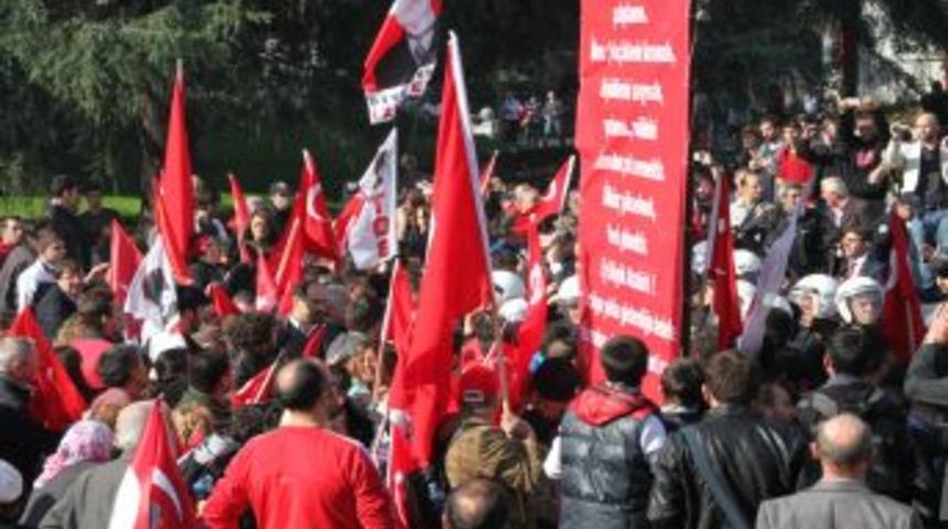 Cumhuriyet Bayramı T&ouml;renlerinde &lsquo;Balyoz Davası&rsquo; Gerginliği