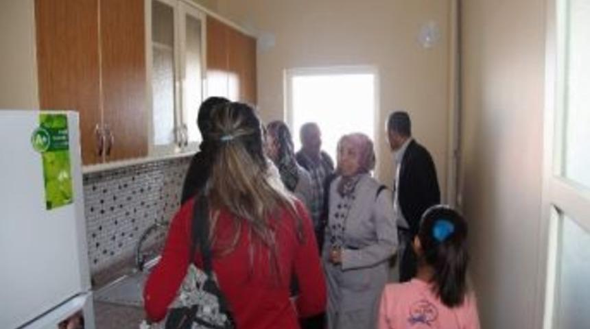 Şahinbey Belediyesi&rsquo;nin Ev Sahibi Yaptığı &Ouml;rnek Dairelere Aileler Akın Etti