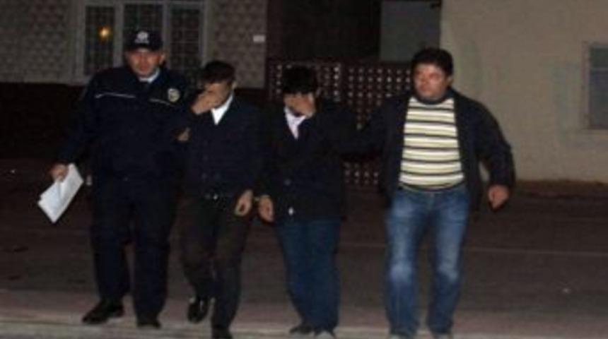 Ayakkabı &Ccedil;alan Hırsızlar Yakalandı